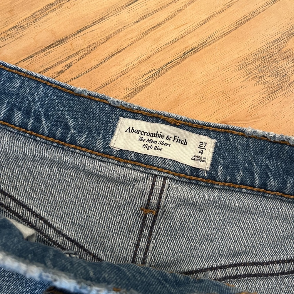Abercrombie High Rise Mom Short - Picture 4 of 4